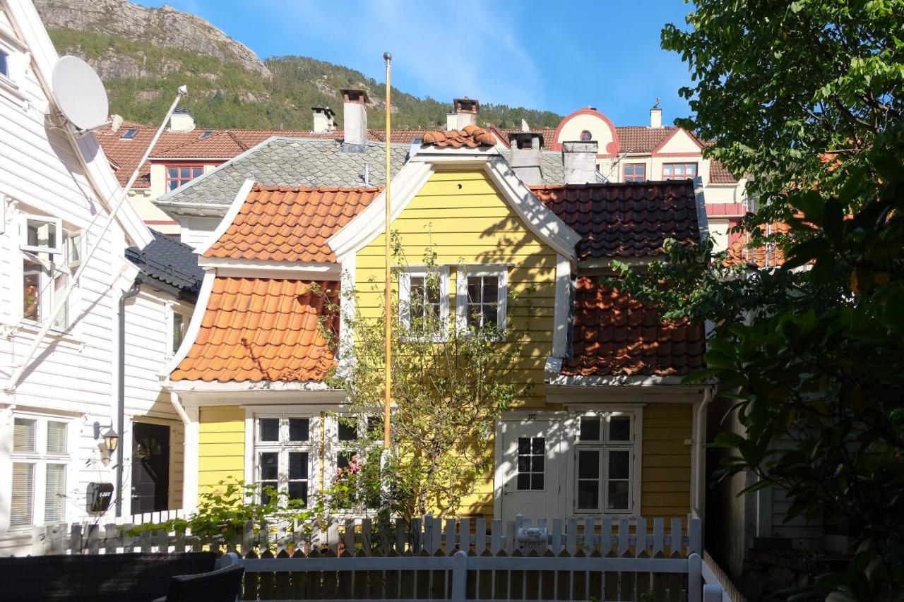 Charming Bergen House, Rare Historic House From 1779, Whole House Apartment Exterior photo