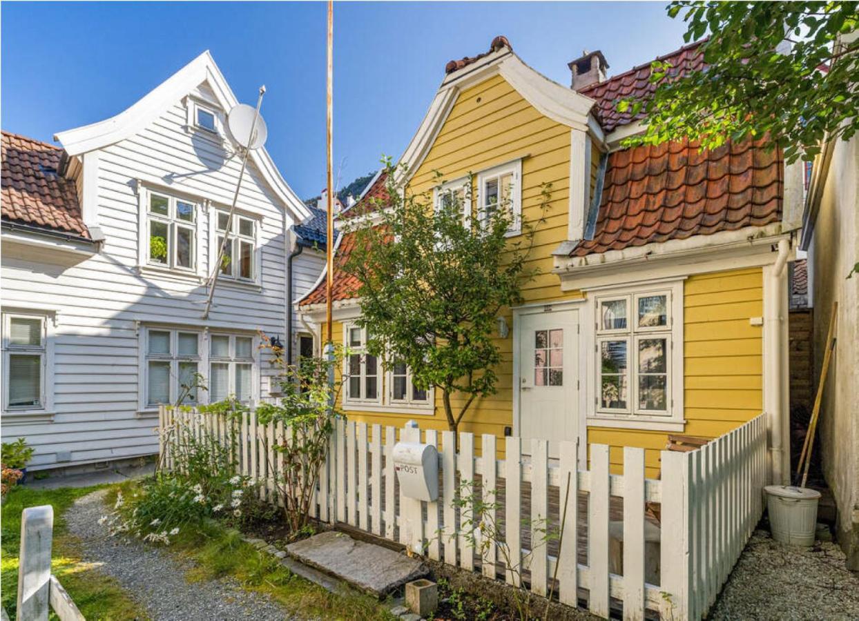 Charming Bergen House, Rare Historic House From 1779, Whole House Apartment Exterior photo